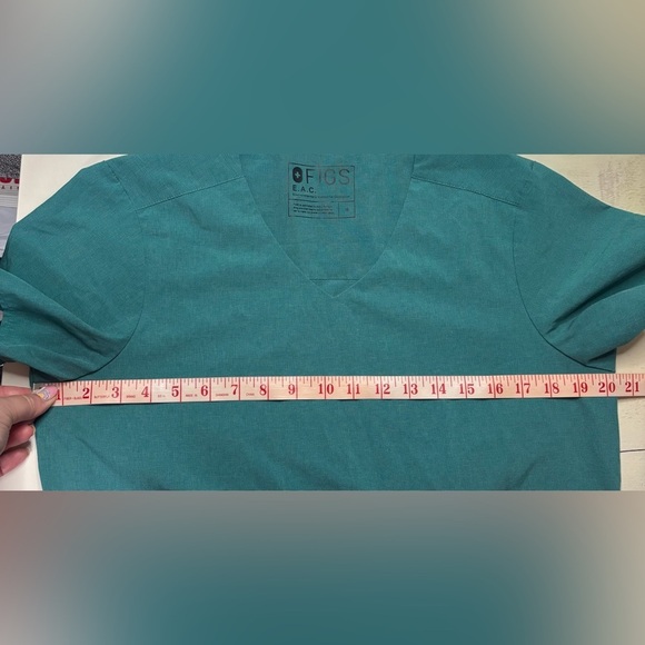 Figs Environmentally Awesome Collection Size Medium Green Scrub Top - Picture 4 of 8
